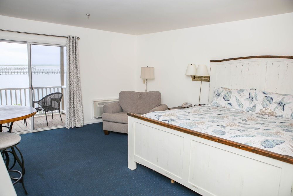 Waterside Inn Standard Room, 1 King Bed, Sea View