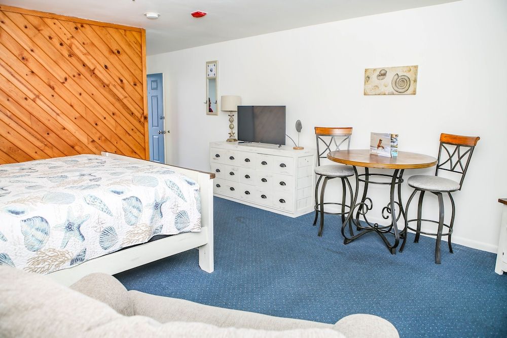 Waterside Inn Standard Room, 1 King Bed, Sea View 4