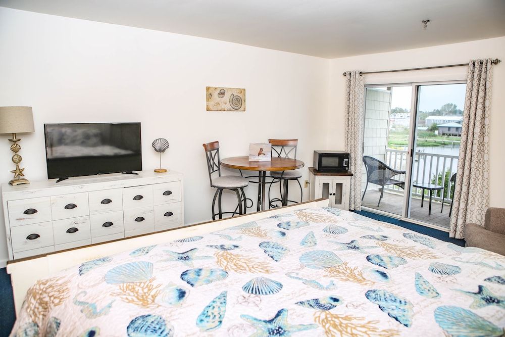 Waterside Inn Standard Room, 1 King Bed, Sea View 5