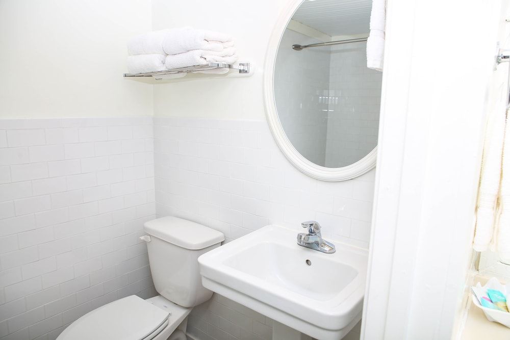 Waterside Inn Deluxe Room, 2 Queen Beds, Sea View 11