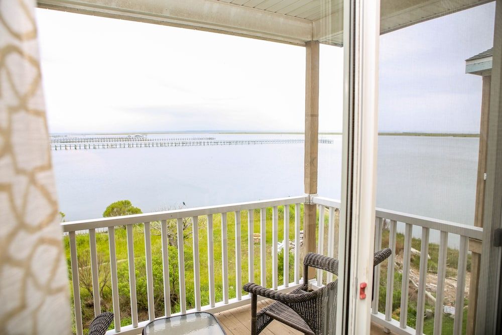 Waterside Inn Standard Room, 1 King Bed, Sea View 6