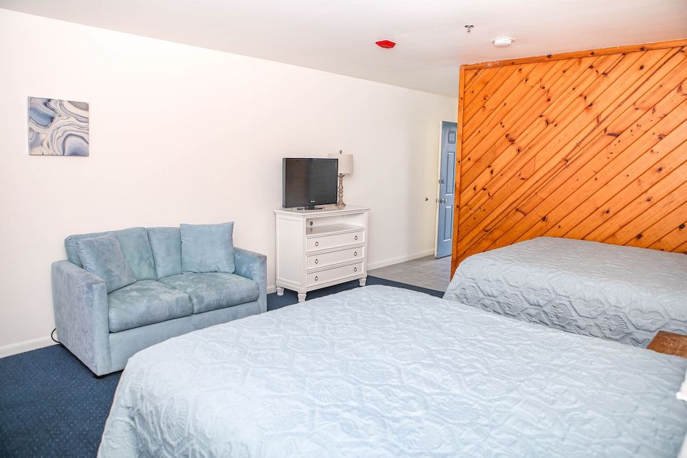 Waterside Inn Deluxe Room, 2 Queen Beds, Sea View 2