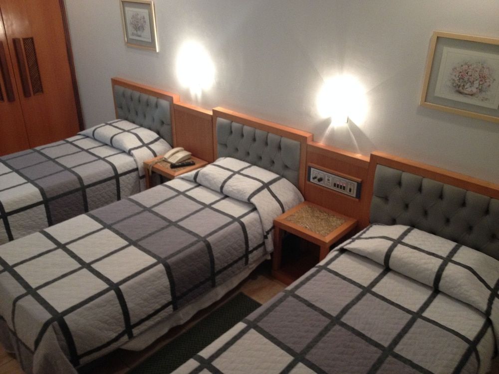 Hotel Columbia Standard Triple Room 5