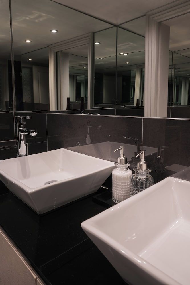 Square Townhouse Hemsley Suite 3