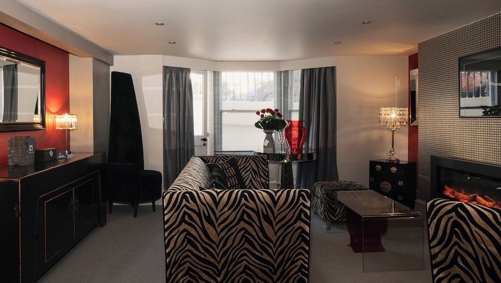 Square Townhouse Hemsley Junior Suite 6