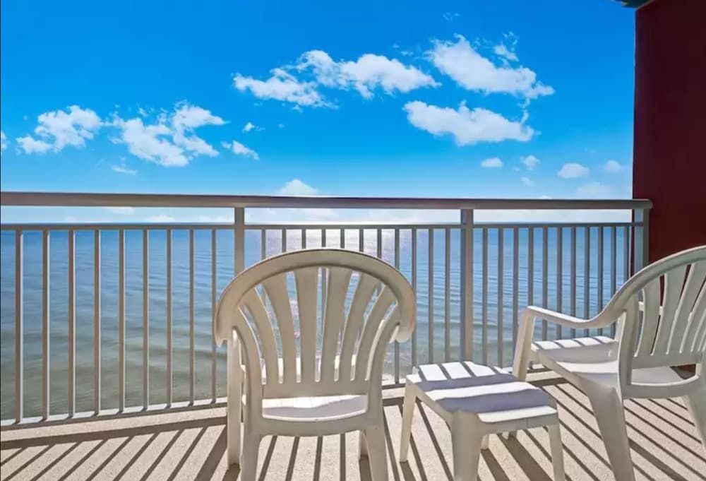 Grand Atlantic Ocean Resort Classic Condo, 1 Bedroom, Two Full Beds, Kitchen, Oceanfront (Plus Murphy Bed) 3