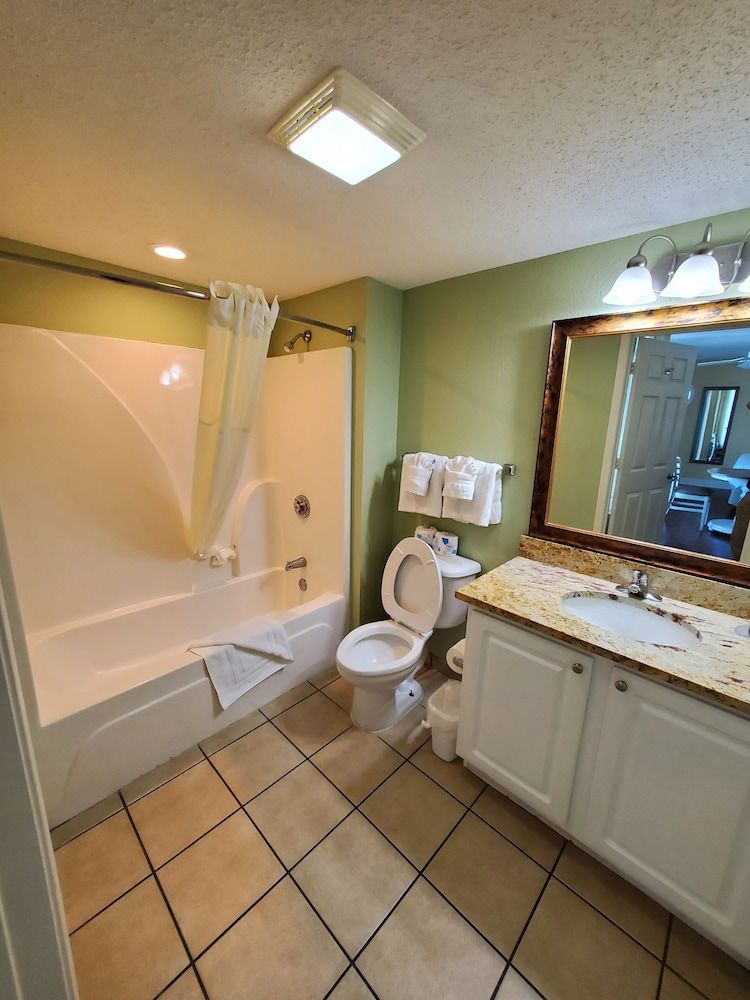 Grand Atlantic Ocean Resort Standard Room, 1 King Bed, Balcony, Partial Ocean View 5