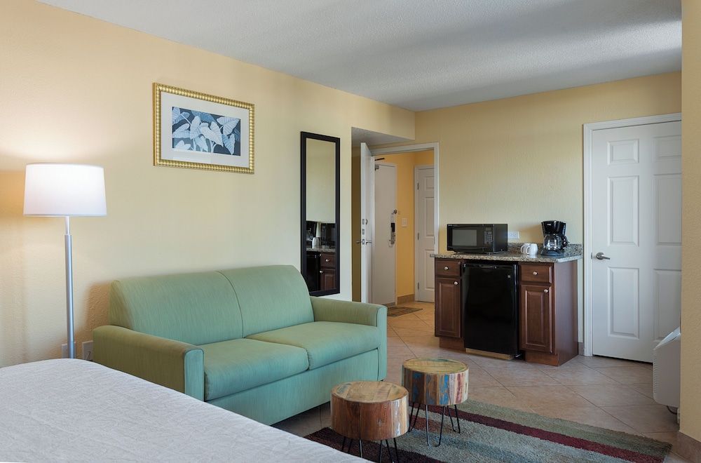 Grand Atlantic Ocean Resort Standard Room, 1 King Bed, Balcony, Partial Ocean View 6