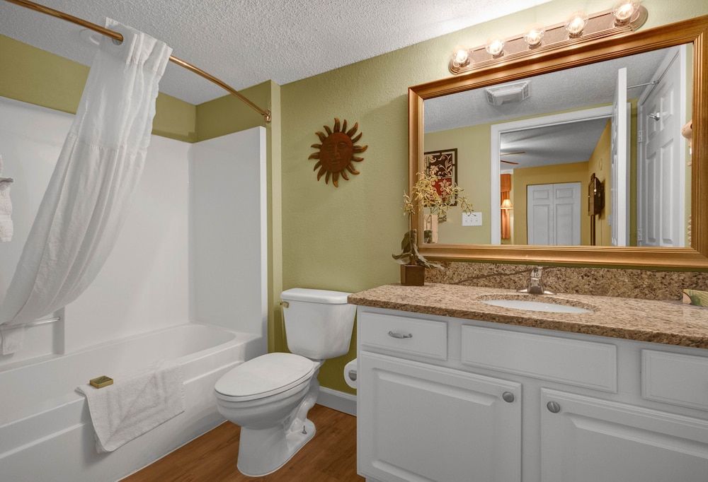 Grand Atlantic Ocean Resort Classic Condo, 1 Bedroom, Two Full Beds, Kitchen, Oceanfront (Plus Murphy Bed) 4