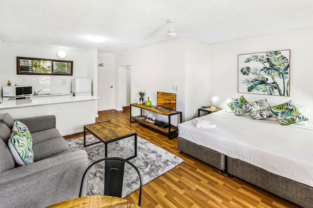 Cascade Gardens Studio Apartment 3