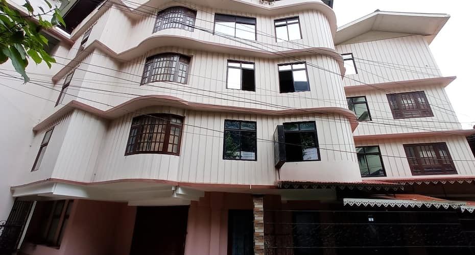 undefined Hotel Leo International 8