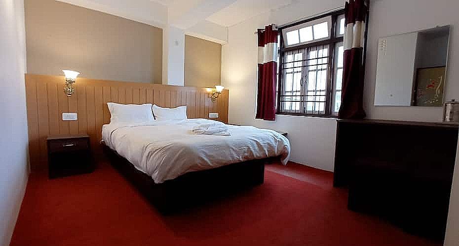 undefined Hotel Leo International 5