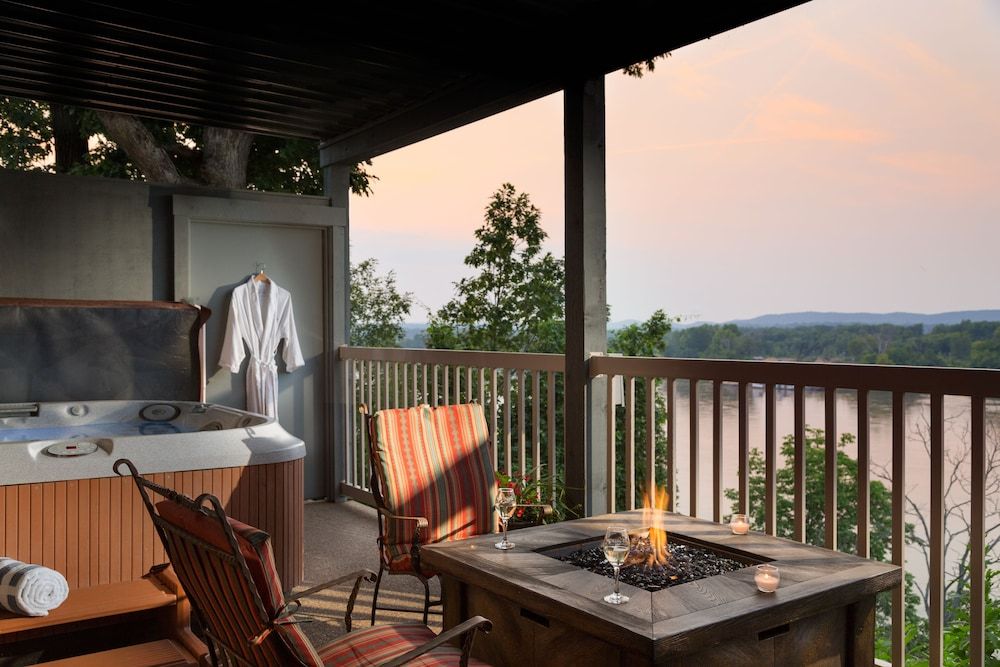 Hermann Hill Patio Level 2 bedroom suite 2