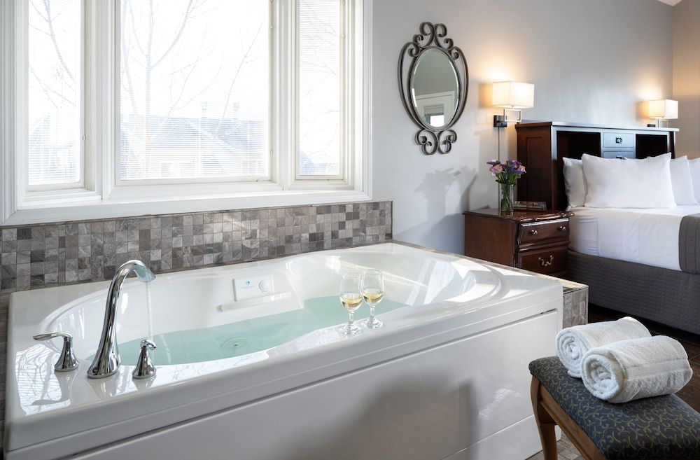 Hermann Hill Deck-Level Cottage Suite - ADA 4