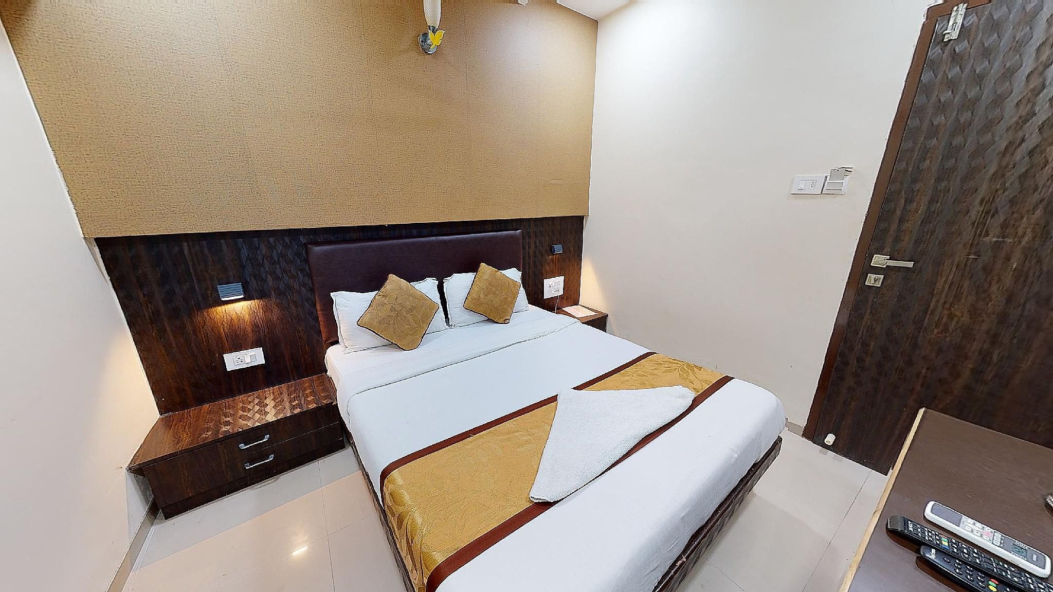 Hotel J D Residency Super Deluxe 6