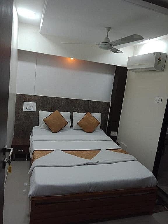 Hotel J D Residency Super Deluxe 8