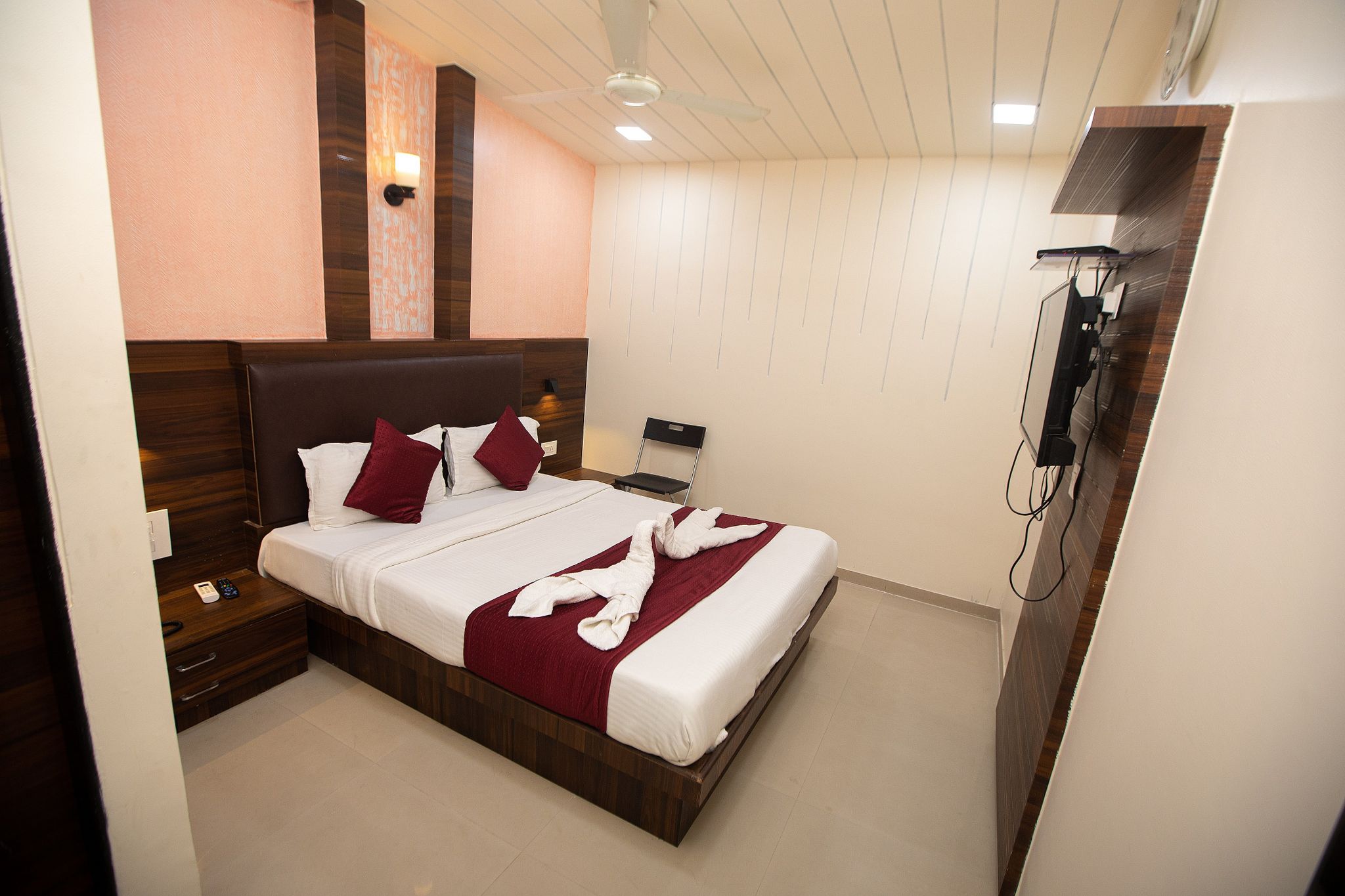 Hotel J D Residency Super Deluxe 3