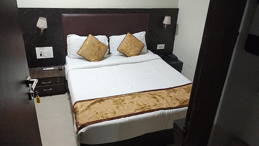 Hotel J D Residency Super Deluxe 10