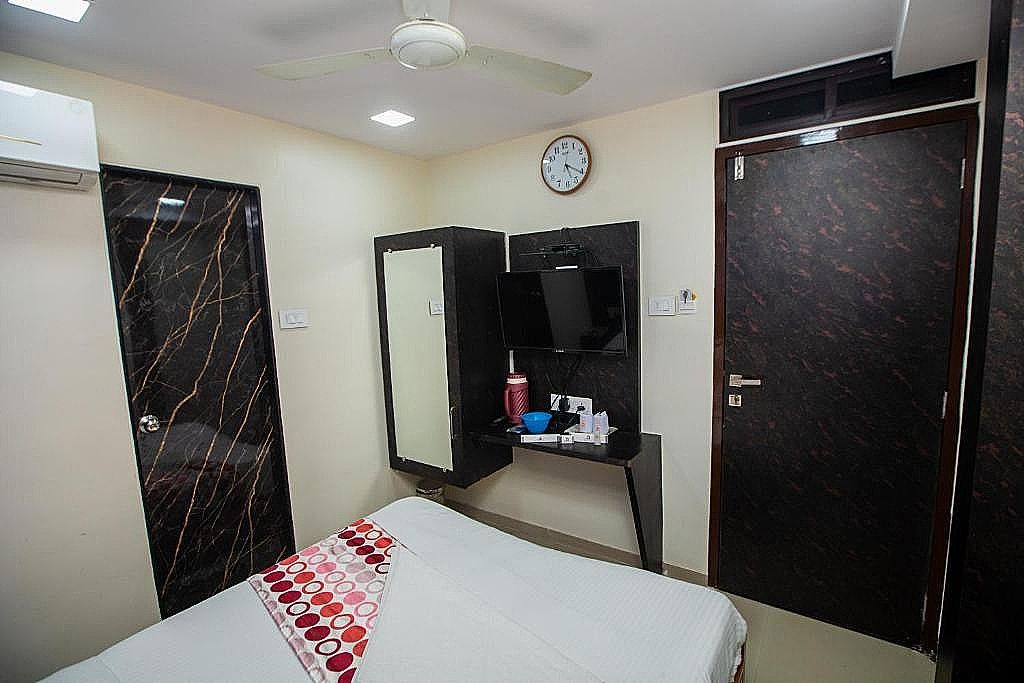 Hotel J D Residency Deluxe Room 17