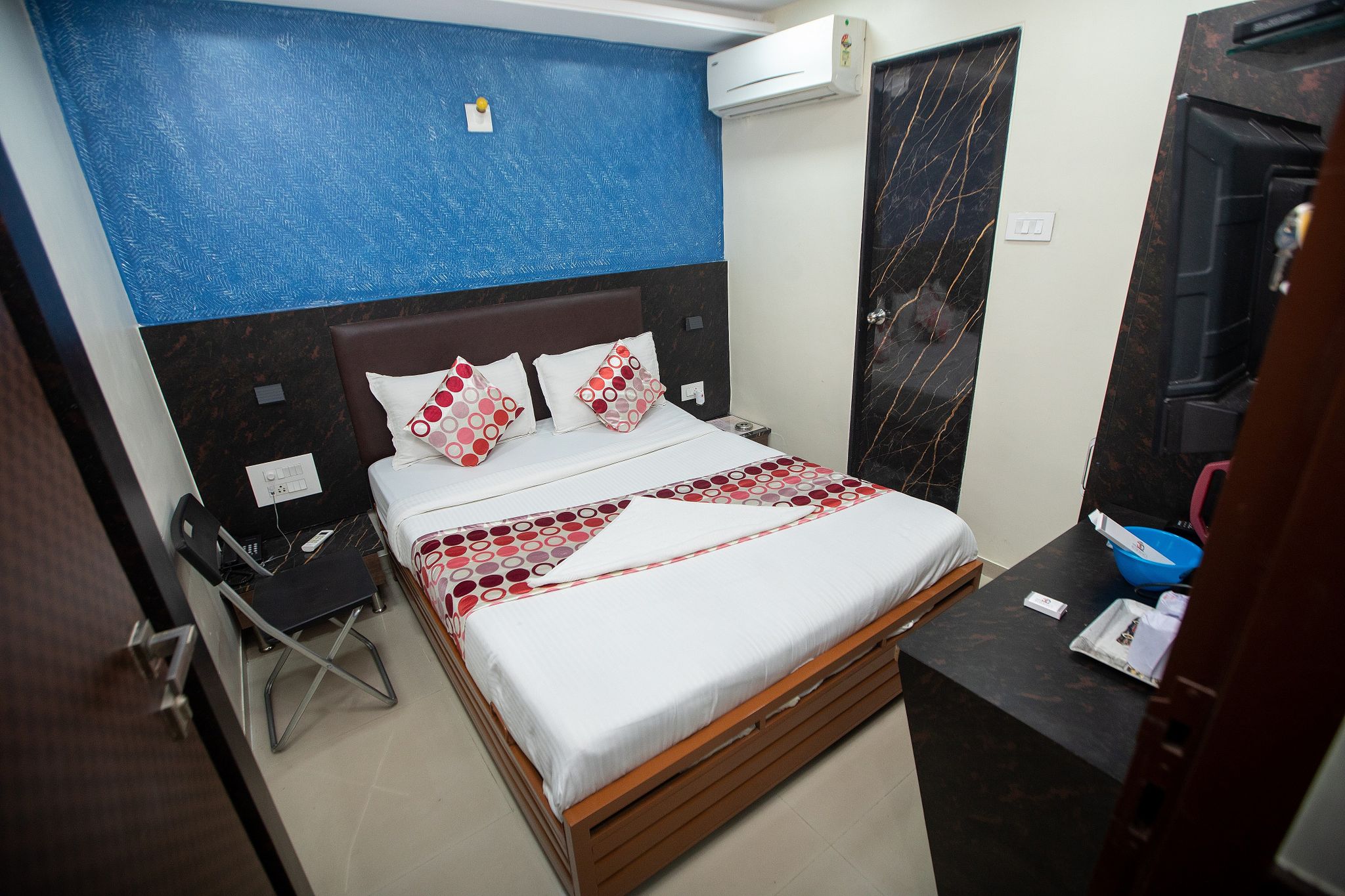 Hotel J D Residency Deluxe Room 6