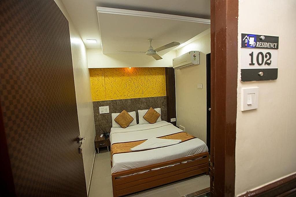 Hotel J D Residency Deluxe Room 5