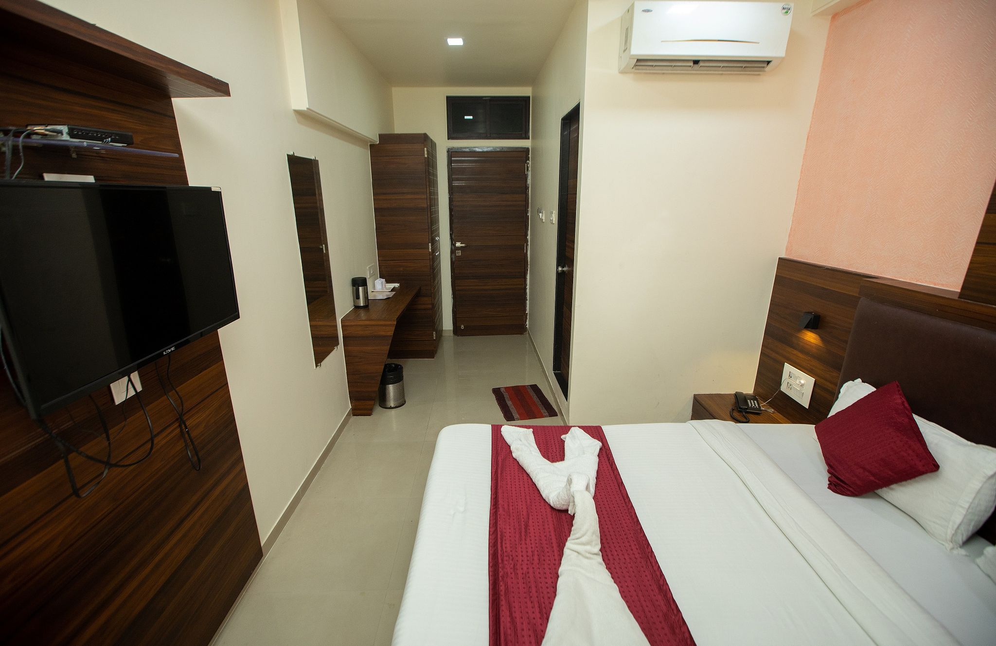 Hotel J D Residency Super Deluxe 4