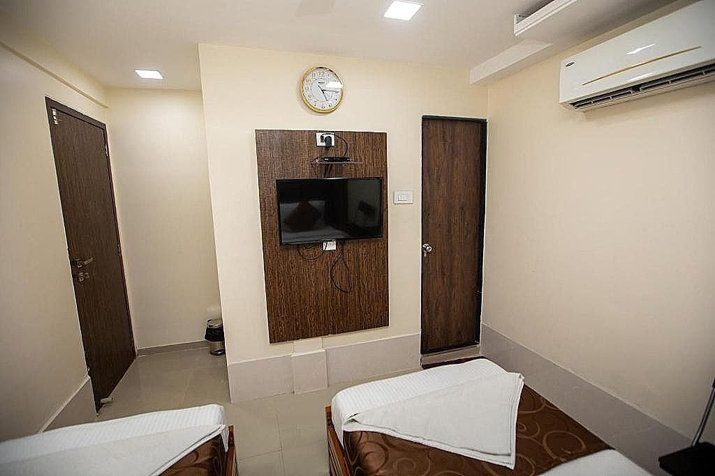 Hotel J D Residency Deluxe Room 31