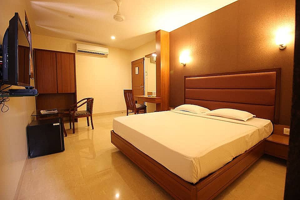Hotel Ashray International Premium Room- Double Bed 8