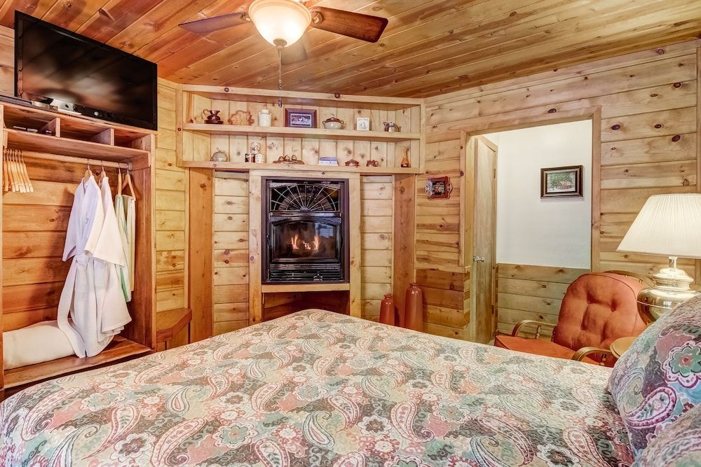 Room, 1 Queen Bed (Room 111)