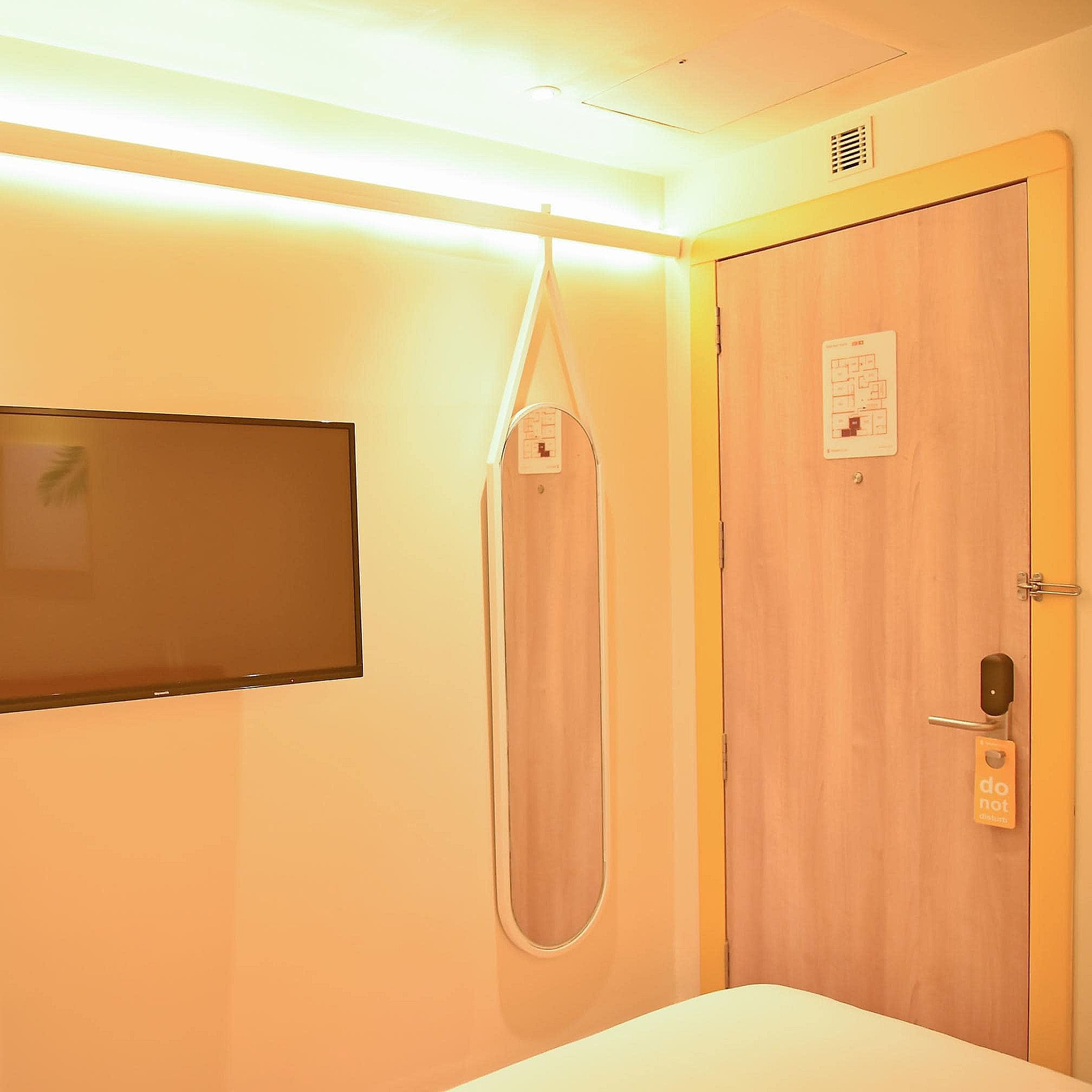 Bloom - Golf Course Road Standard Queen Room