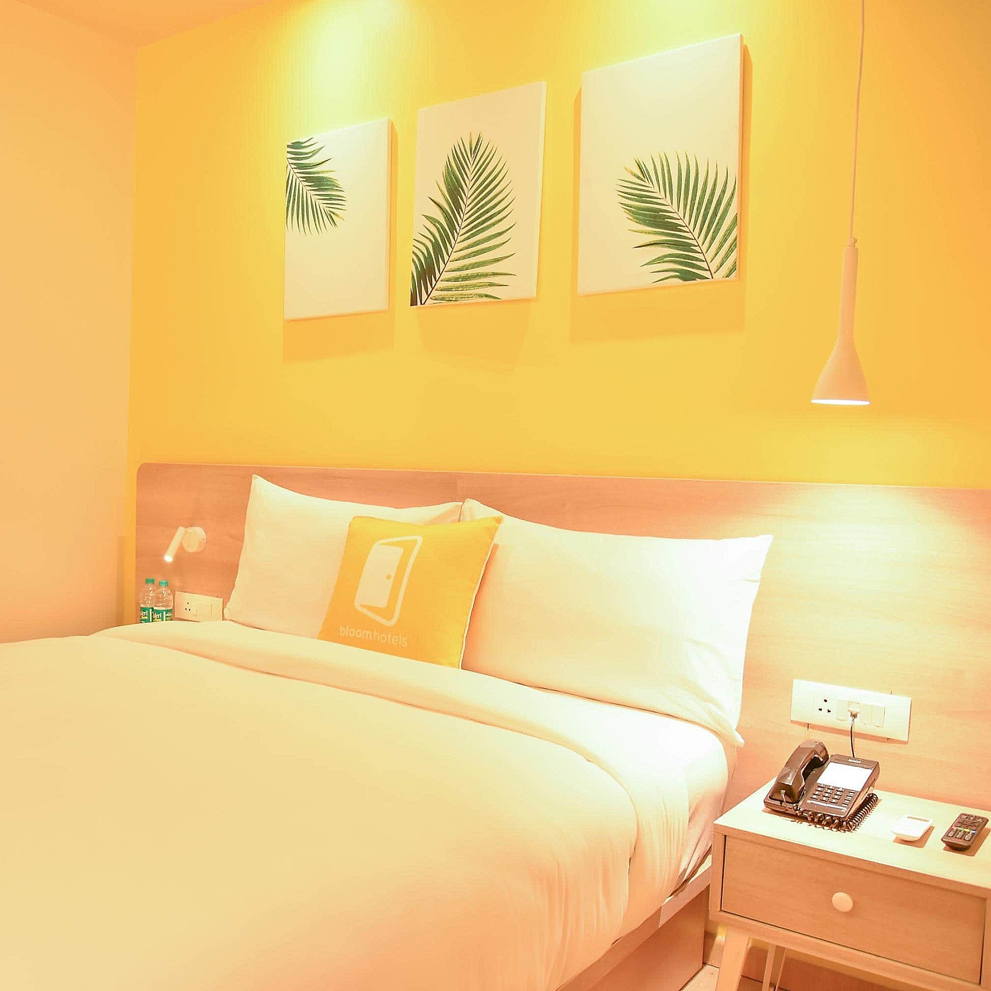 Bloom - Golf Course Road Standard Queen Room 8