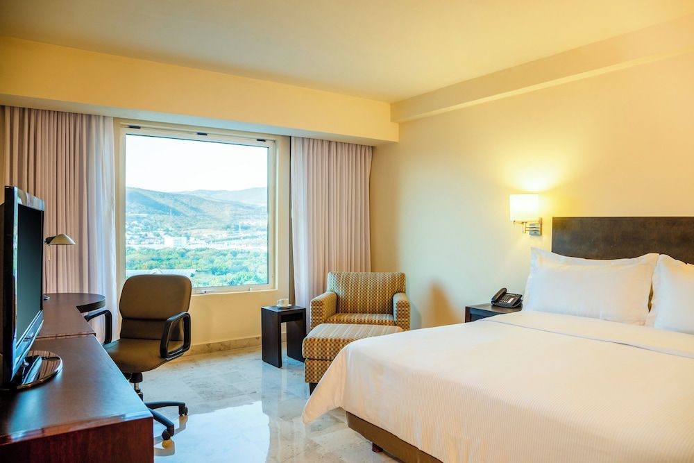 Fiesta Inn Tuxtla Superior Room King 2