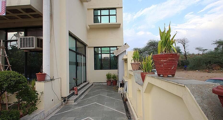 undefined Hotel Hills Home 4