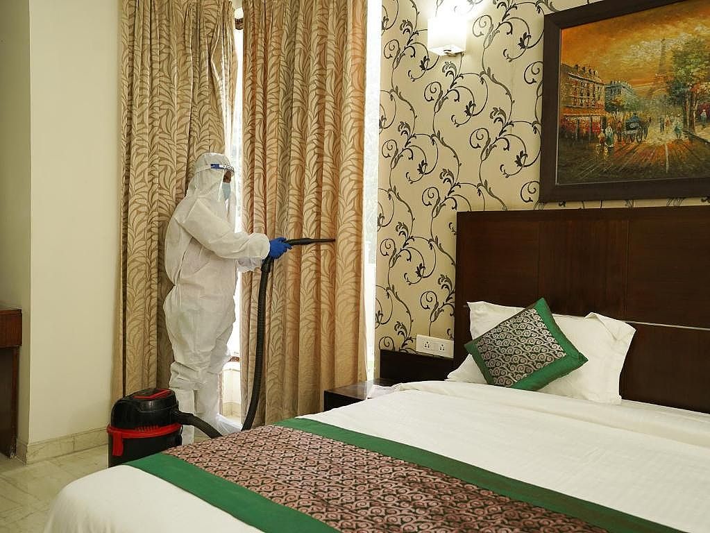 Lime Tree Hotel Sushant Lok Deluxe Double Room with Balcony 27