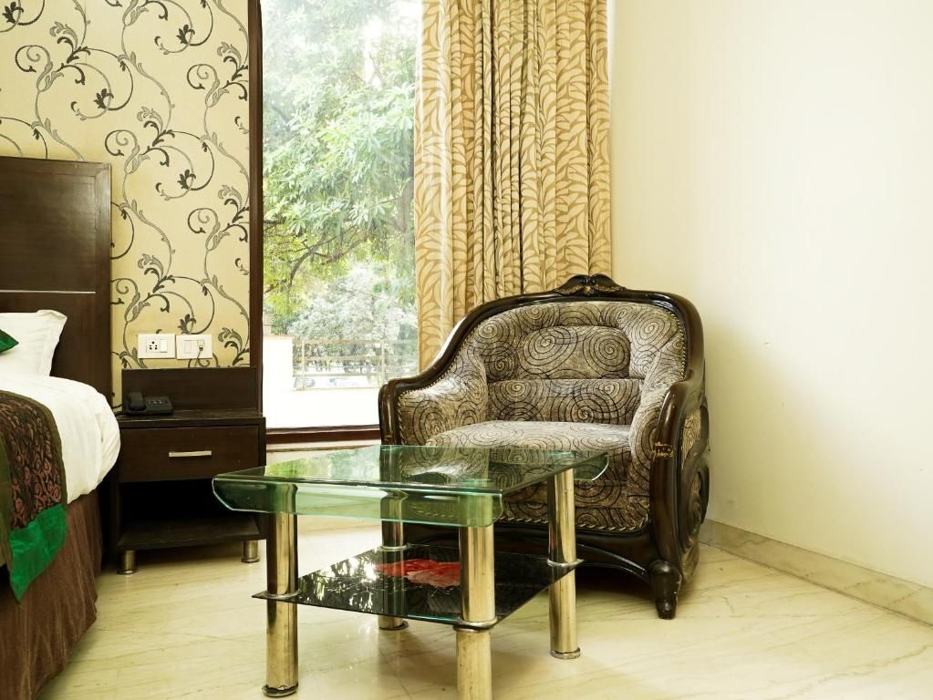 Lime Tree Hotel Sushant Lok Deluxe Double Room with Balcony 32