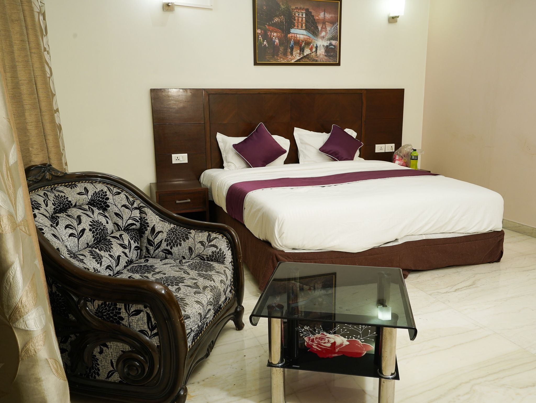 Lime Tree Hotel Sushant Lok Deluxe Double Room with Balcony 33