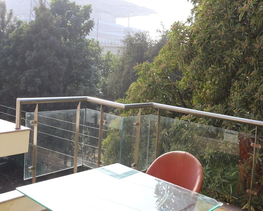 Lime Tree Hotel Sushant Lok Deluxe Double Room with Balcony 16