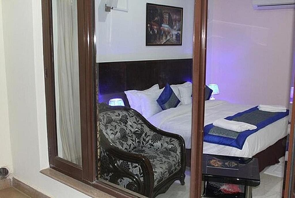 Lime Tree Hotel Sushant Lok Deluxe Double Room with Balcony 43