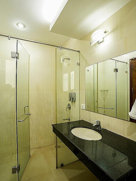Lime Tree Hotel Sushant Lok Deluxe Double Room with Balcony 29