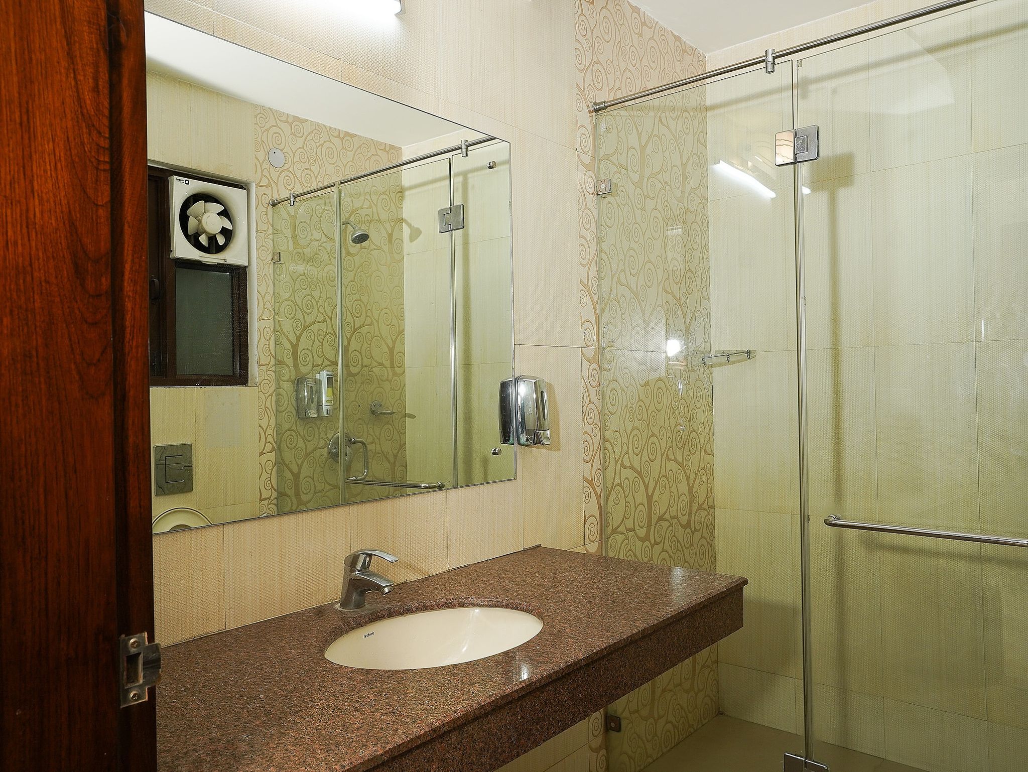 Lime Tree Hotel Sushant Lok Deluxe Double Room with Balcony 22