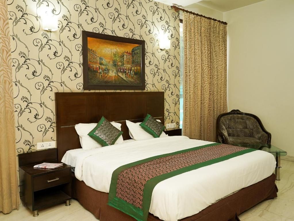 Lime Tree Hotel Sushant Lok Deluxe Double Room with Balcony 45