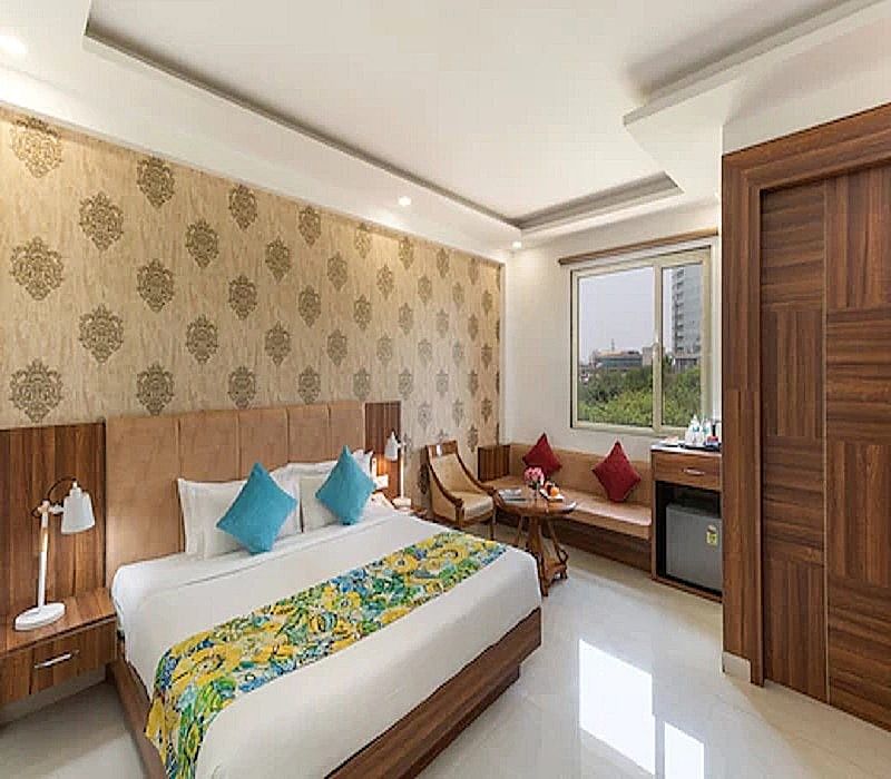 Lime Tree Hotel Sushant Lok Deluxe Double Room with Balcony 24