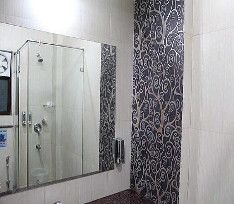 Lime Tree Hotel Sushant Lok Deluxe Double Room with Balcony