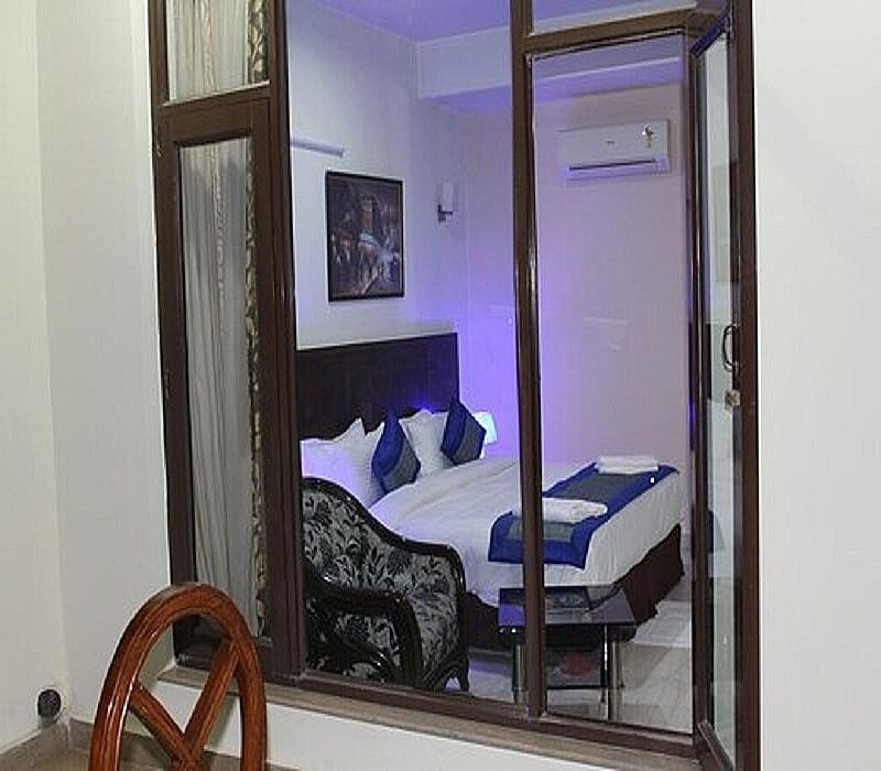 Lime Tree Hotel Sushant Lok Deluxe Double Room with Balcony 34