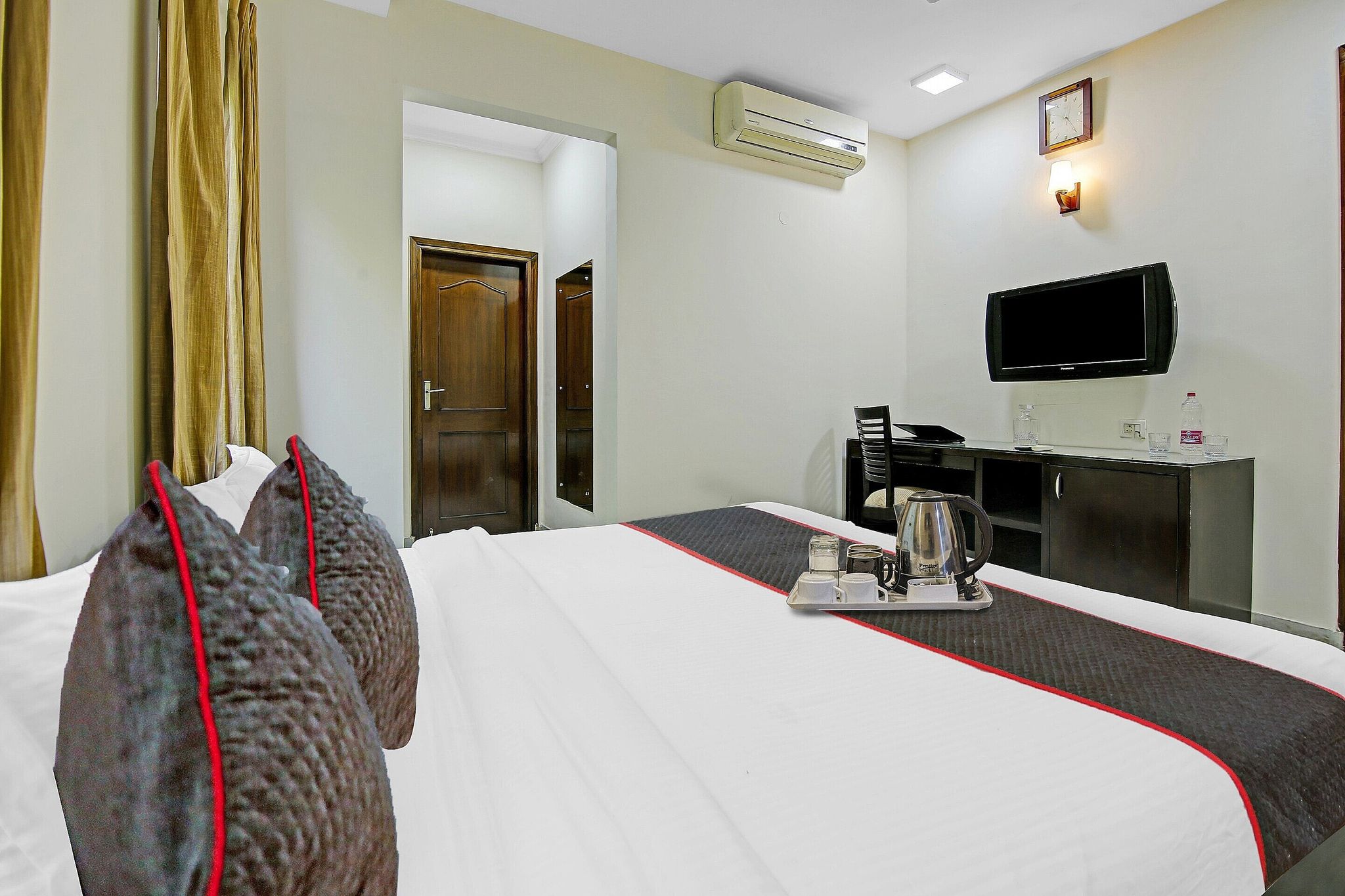 Collection O by OYO Imperial Oak Near Leisure Valley Park Classic Triple Room 3