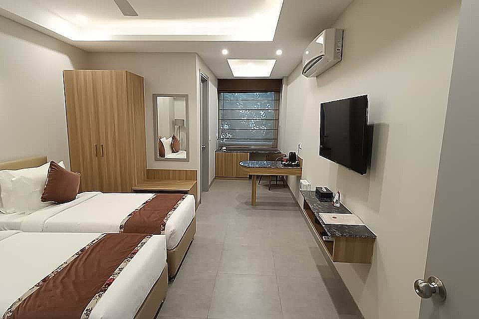 ROSASTAYS Gurugram Sec 31  Executive Room 4