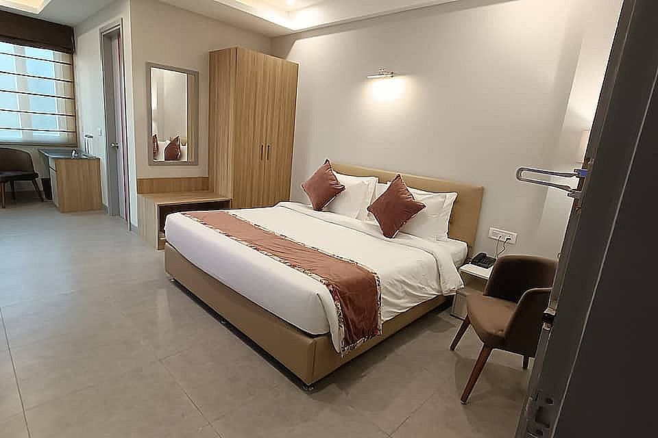 ROSASTAYS Gurugram Sec 31  Executive Room 3