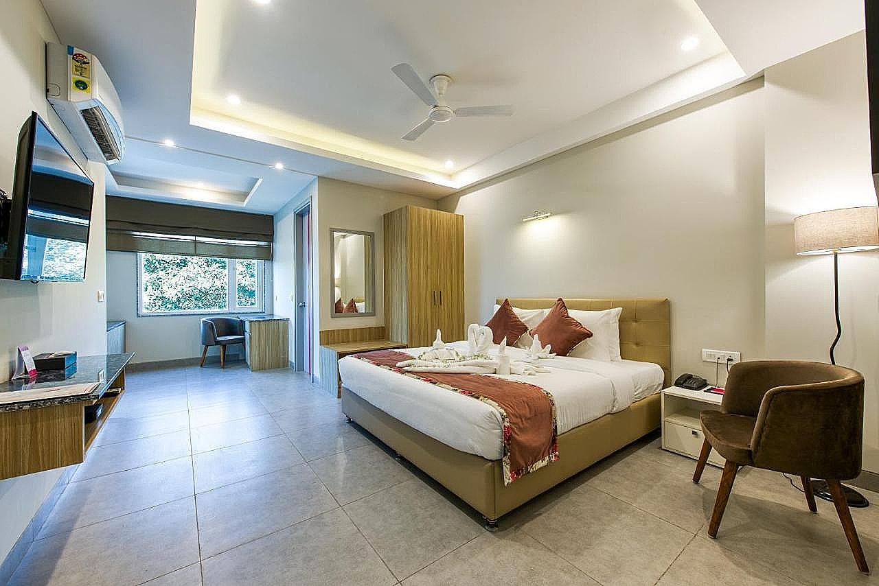 ROSASTAYS Gurugram Sec 31  Executive Room 10