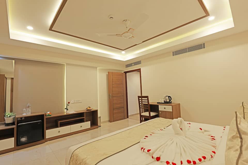 Krishnavalsam Regency Suite Room