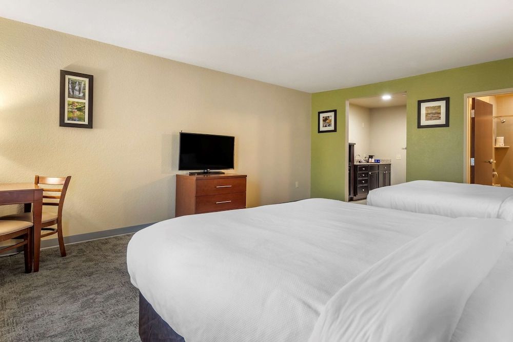Standard Room, 2 Queen Beds, Non Smoking